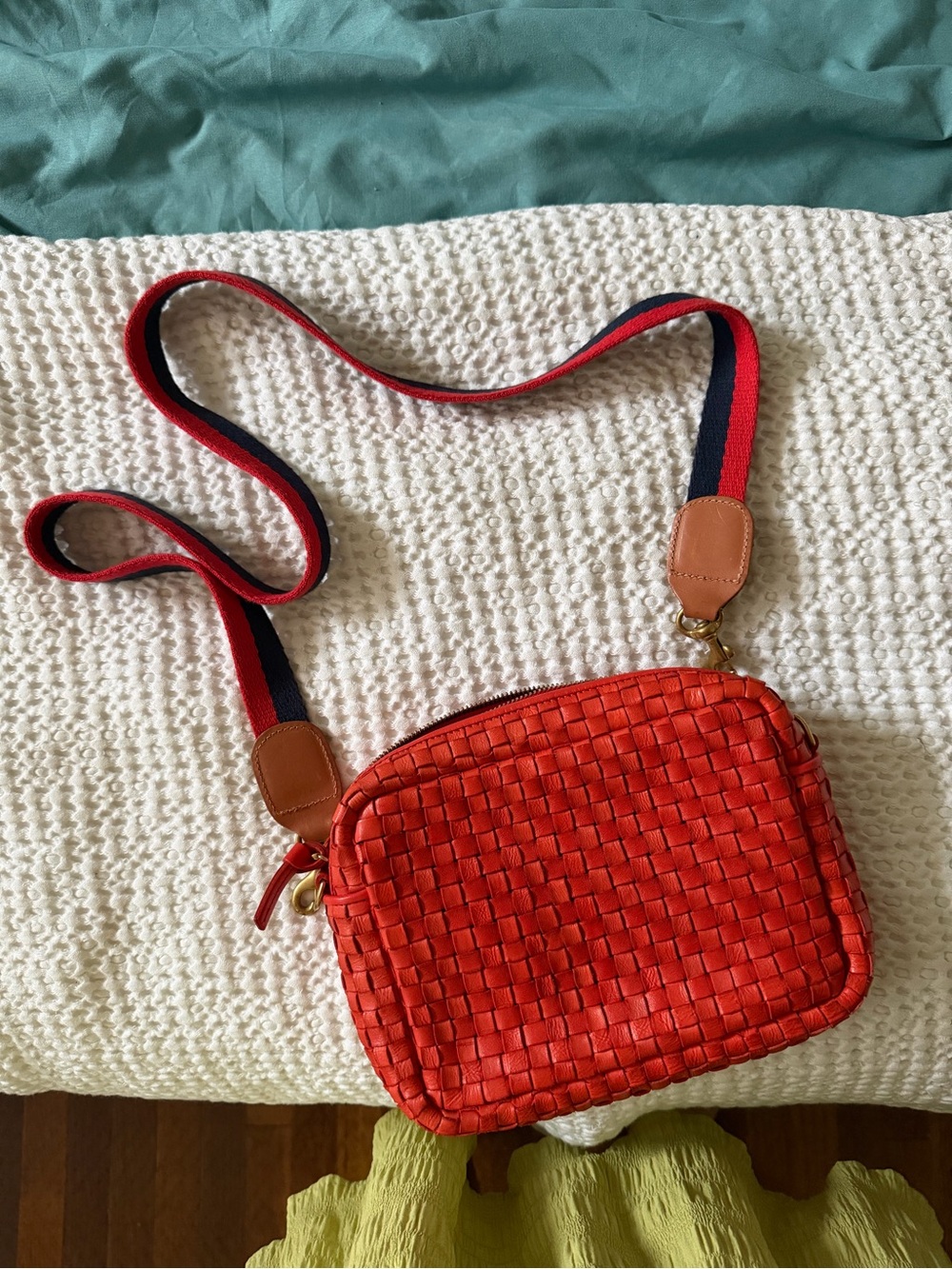 Clare V midi sac Red Woven Crossbody Bag with Clare V canvas and leather Strap